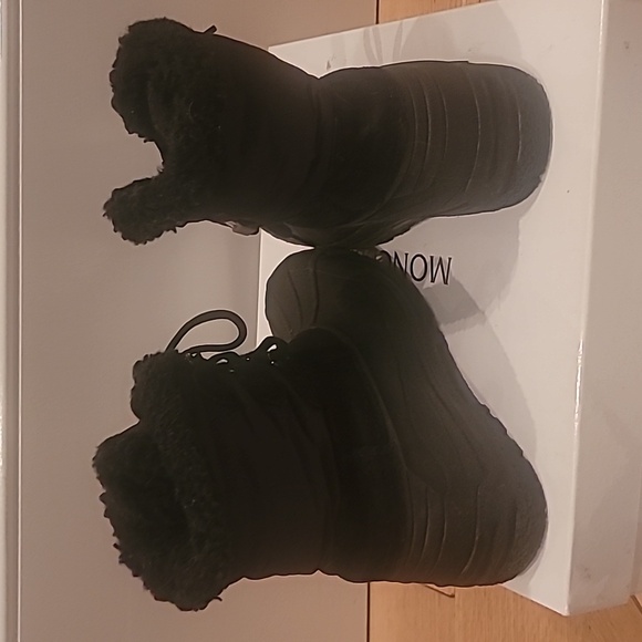 Moncler Christian boots, kids size 31. In box with dustbag - Picture 2 of 7